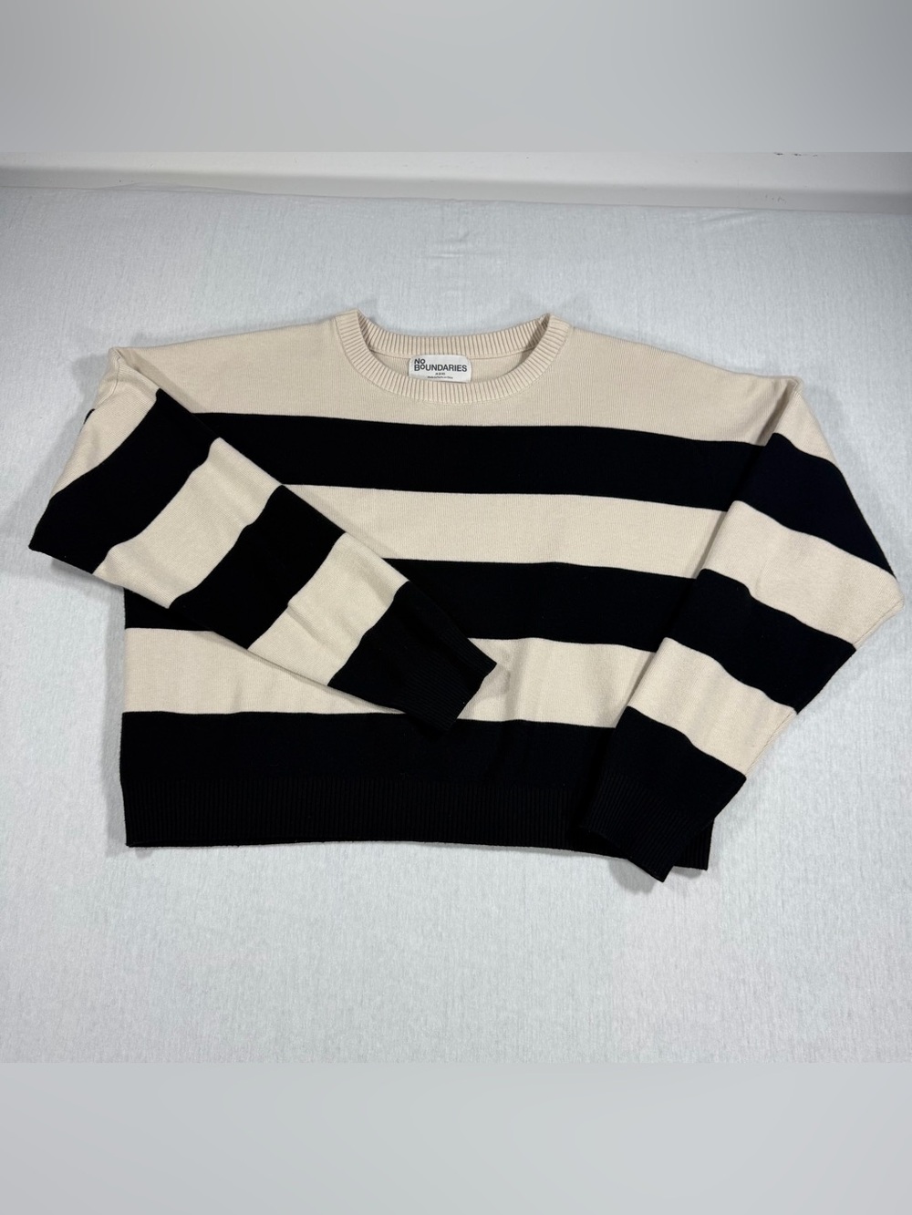 No Boundaries Women's Black and Cream Wide-Stripe Crewneck Sweater